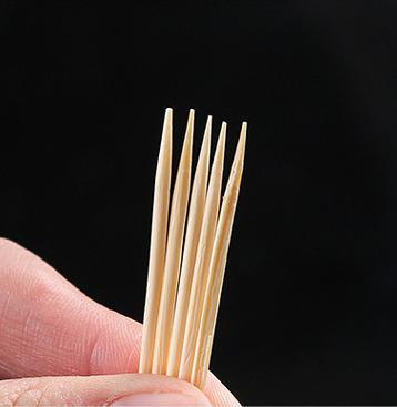 China Disposable Tooth Pick Biodegradable Bamboo Toothpicks Disposable Toothpicks for sale