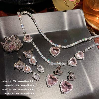 China Romantic Diamond Sakura Pink Heart Necklace Gifts For Women White Gold Engraved Heart Necklace Jewelry Sets for sale