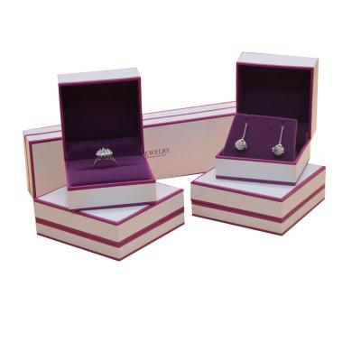 China Luxury Branded Diamond Jewelry Bracelets Display New Arrival Lovely Gift Boxes With Ribbon for sale