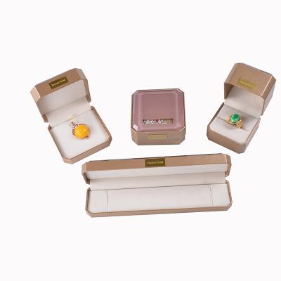 China Jewelry Packaging OEM New Arrival Pink Customize Luxury Acrylic Jewelry Box For Ring Pendant Bracelet for sale