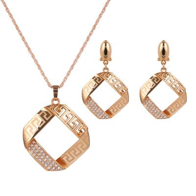 China High Quality Geometric Jewelry Set For Women Necklace Choker Gold Chain Pendant Vintage Wedding Earrings for sale