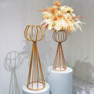 China Wedding/Party Decoration Gold Metal Round Circle Flower Stand Table Centerpiece Geometric Hollow Gold Flower Arrangement for sale