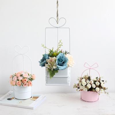 China Portable Flower Stand Metal Flower Plant Basket Decoration Garden Display Rack Iron Desktop Portable Cup Form Flower Decoration for sale