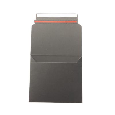 China Business Envelope Size Quality Customized 5 x 5 Inch 350gsm Black Cardboard Envelope With Pull Tag for sale