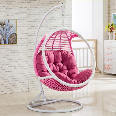 China Leisure Styles Outdoor or indoor round PE rattan swing chair metal frame single hanging chair with cushion for sale