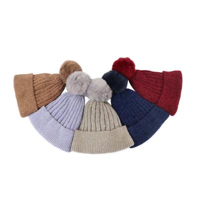 China 2021 COMMON New Fashion Designed Style With Big Pom Pom Hats Women Men Warm Winter Knitted Beanie for sale