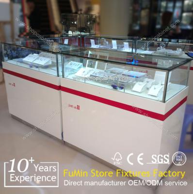 China Custom New Arrival Perfect Complement Jewelry Display Showcase for sale