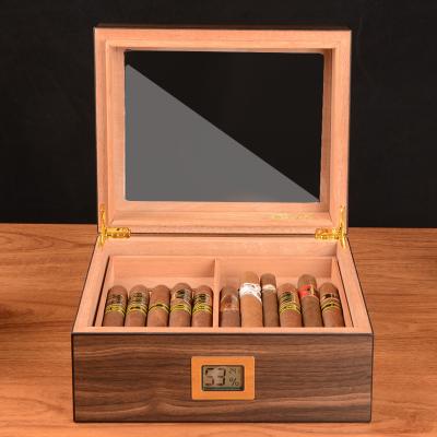 China Custom Handmade Cigar Label Printing Glass Top Holds 25 Cigars Spanish Cedar Humidor for sale