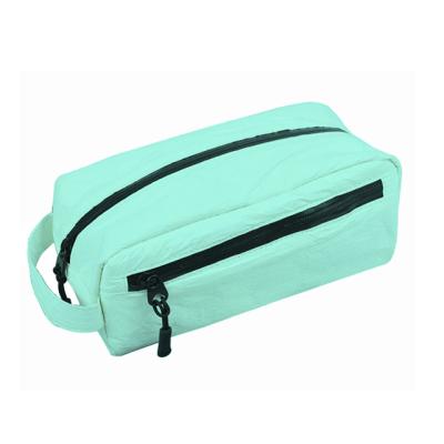 China Fashion Wholesale Tyvek Solid Color Material Waterproof Durable Toiletries Travel Bag With Zipper for sale