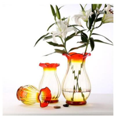 China Minimalist Mini Clear Ribbed Glass Vase Flowers For Short Low Cute Floral Vase Sitting Unique Flower Vase For Home Decor Weddings for sale