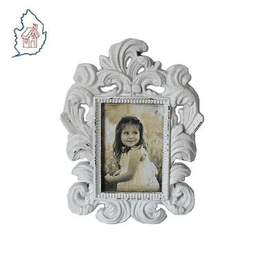 China Durable Good Prices Baroque Style Resin Photoframe Polyresin Photo Picture Frame for sale