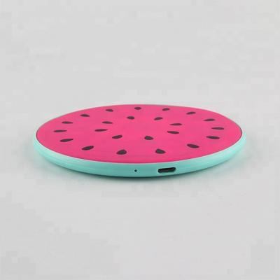 China Custom Mobile Phone Fruit Shape Idea Mobile Phone Wireless Charger For Samsung for sale