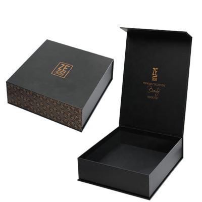 China Fashion Luxury Paper Cardboard Customize Hair Extension / Shoes / Apparel Packaging Box Black Printing for sale