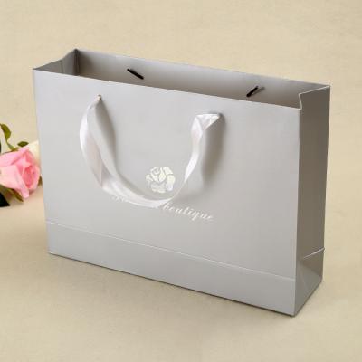 China Custom Recyclable High Quality Luxury Silver Color Shopping Gift Paper Bag For Clothes Garment for sale