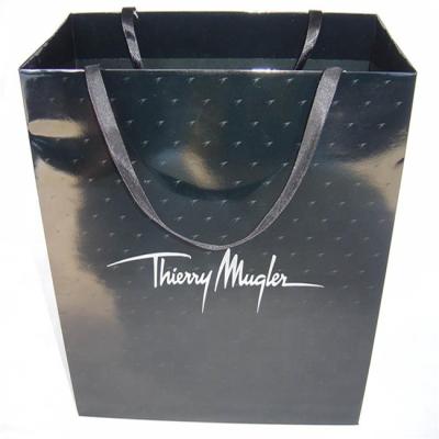 China Recyclable Craft Design 250 Gsm Paper Bag For Clothes for sale