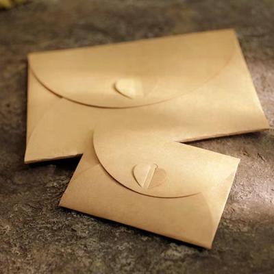 China Recyclable New Love Button Brown Kraft Paper Business Invitation Greeting Cards Packaging Folding Envelopes for sale