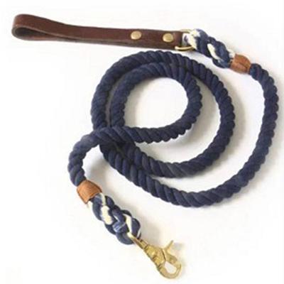 China Viable Leather Gradient Three Strand Pure Leather Hand Pull Bolt Handle Top Layer Cotton Dog Rope for sale