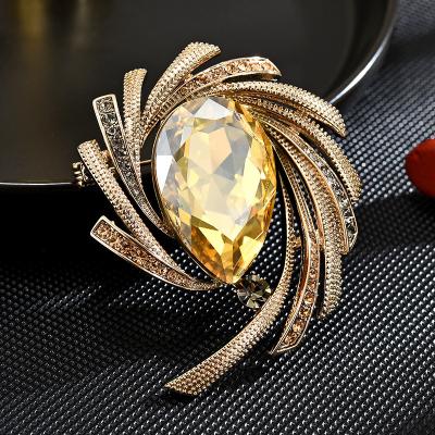 China Retro and modern High end Champagne crystal Brooch Luxury temperament pin for sale