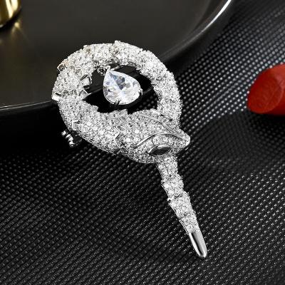 China Retro and modern Fashion personality Zircon Cobra Brooch Luxury retro autumn Winter pin for sale