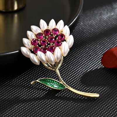 China Retro and modern New refined elegant luxury Zircon brooch temperament coat pin for sale