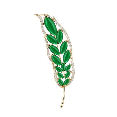 China Retro and modern New luxury emerald leaf vintage plant brooch for sale