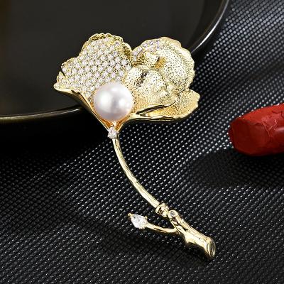 China Retro and modern New vintage Ginkgo brooch Upscale luxury style design pearl brooch for sale