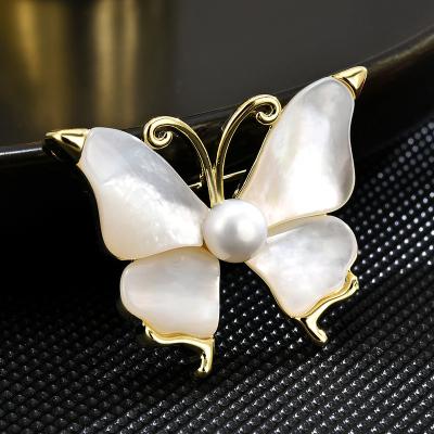 China Retro and modern pearl butterfly brooch female high end luxury suit accessories design small corsage brooch for sale