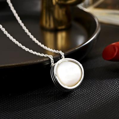 China Retro and modern 2023 new shell pendant spring women long sweater necklace for sale