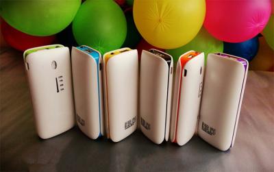 China 5600mah para a capacidade alta do banco do poder do iPhone/íon de Sansung/HTC e o carregamento rápido à venda