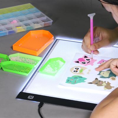 China Acrylic LED Sketching Board with Scale A4 Size Portable LED Drawing Pad for Diamond Painting Tattoo Drawing, Sketching 336*233mm for sale