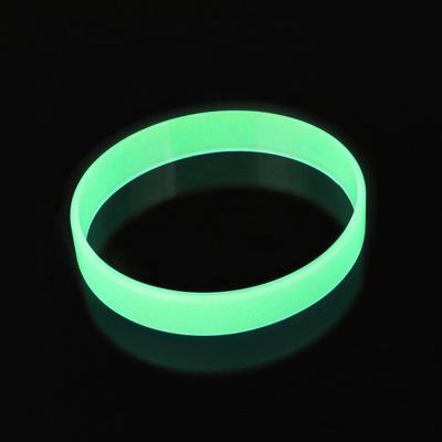 China Silicone Customized Elastic Band Glow In The Dark Silicone Bracelet Lead Through Dark Bracelet for sale