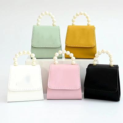 China 2021 Small Mini New Fashionable Solid Pearl Female Chain Handbag Daily Life Fashion Bag for sale