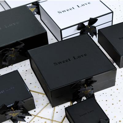 China Custom Luxury Magnetic Recycled Materials Gift Box Packaging Recycled Fasteners Ribbon Printing Logo Foldable Gift Boxes For Clothes for sale