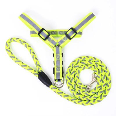 China Hot Sale Wholesale Colorful Reflective Tracking Dog Detachable Round Leash Matched Adjustable Reflective Harness 2-Piece Set for sale