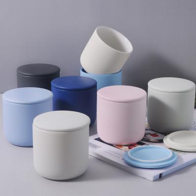 China European custom-made luxury decorative matte color cylinder European style empty geometric ceramic candle jar with lid for sale