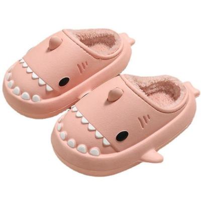 China Dropshipping Lightweight Custom Logo 2022 Winter Shark Baby Slippers Designer Warm Cute Waterproof Kid Furry Non-slip Slippers for sale