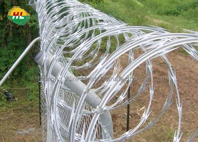 China Draht des Rasiermesser-CBT-65 galvanisierte Rasiermesser-Draht-Zaun Stretched Wire Coils für Bauernhof-Zaun Garden zu verkaufen