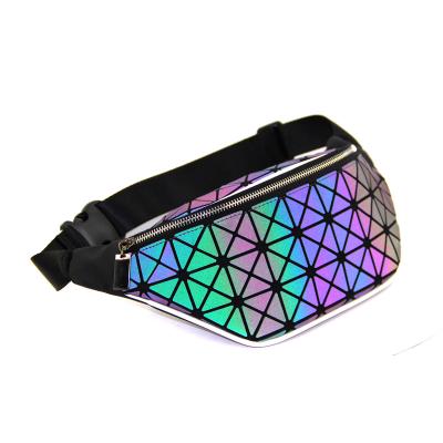 China 2021 Geometricl Women Cell Phone Bag Hot Selling Anti-theft Fanny Pack Travel Sport Luxury Waist Holographic Bag for sale