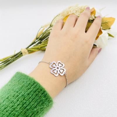 China Hiphop Fashion Jewelry Stainless Steel Bracelets Four Petals Heart Love Charm Bracelet For Women for sale