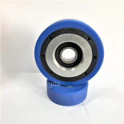 China Tongda 100*25 6204 Traditional Escalator Step Roller With Aluminum Skeleton Part Escalator Roller for sale