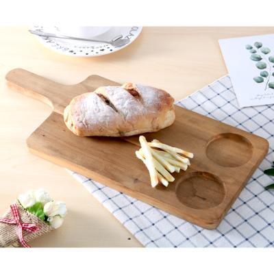 China Kitchen Sustainable High Quality Acacia Food Bread Cutting Board Beef Wood Tray With Slot Holes Chopper for sale