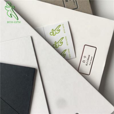 China Anti-Curb Laminate Gray Back Cardboard Rigid Board Kraft Paper with Black Back Gray Paper, Black Cardboard Kraft Back Rolls for sale