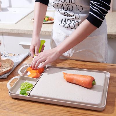 China Viable Wheat Straw Multifunctional Chopping Board With 2 Built-in Compartments for sale