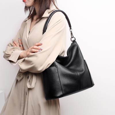 China Large Capacity Casual Tote Women Shoulder Bag Cross - Body Bag OEM Design Walker Tote Shopping Bag Fashion Collection PE Leather for sale