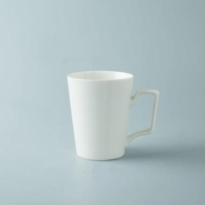 China De grote Mokken van de Capaciteits575ml Duidelijke Ceramische Koffie, Witte de Koffiemokken van 20 Oz Te koop