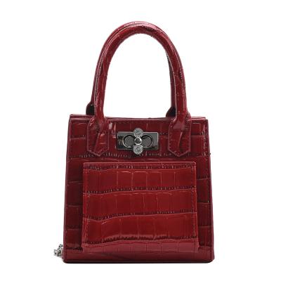 China 2021 New Fashionable Fashion Crocodile Pattern Chain Cross - Red Handbag Female Mini Body Messenger Bag for sale