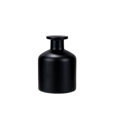 China New Design Recyclable Eco-friendly 250ml Matte Black Round Home Decoration Rattan Fragrance Reed Glass Diffuser Bottles With for sale