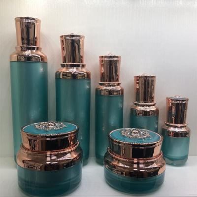 China Cosmetic Green And Rose Gold Cosmetics Acrylic Cream Jars Cosmetic Packaging Serum Lotion Bottle Sets for sale