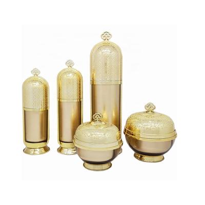 China Empty cream cosmetic set of jars luxury elegant cosmetic jars wholesale gold cosmetics and spray bottles for sale