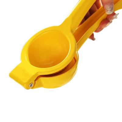 China 2020 Car Hot Lemon Juice Clamp Lemon Juicer Bar Manually Check Lemon Clip Manual Juicer Portable Blender for sale